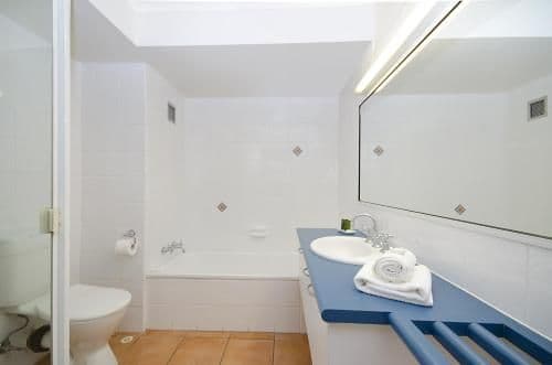Three-Bedroom Apartment (Level 4-12)