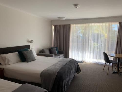 Queen and Single Room