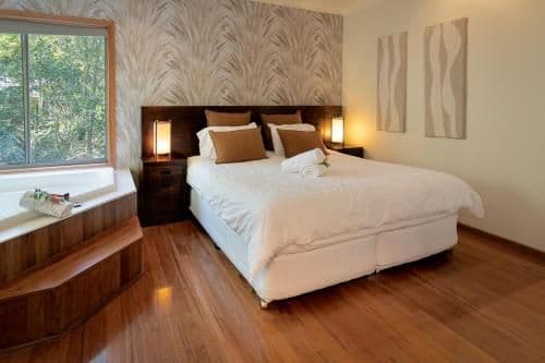 Luxury Two-Bedroom Cottage with Patio (4 guests) 