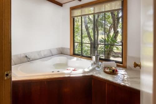 Two Bedroom Cosy Spa Cottage (4 guests)