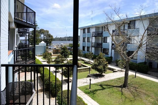 APARTMENT GARDEN VIEW
