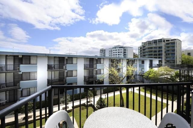 APARTMENT GARDEN VIEW