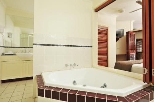 One-Bedroom Suite with Spa Bath