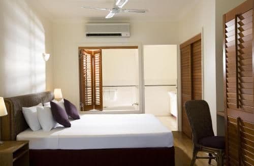 One-Bedroom Suite with Spa Bath