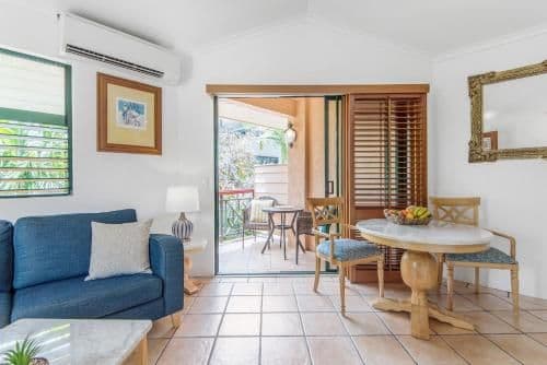 Deluxe One-Bedroom Apartment
