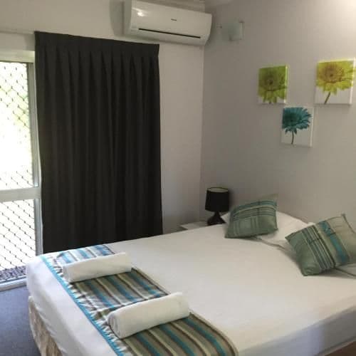 Deluxe One-Bedroom Apartment