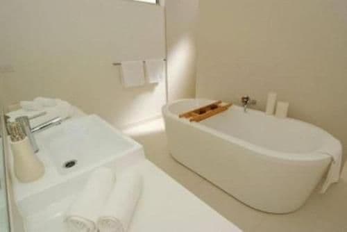 Two-Bedroom Apartment with Pool Access - Swim Out