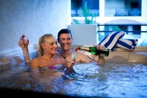 One-Bedroom Apartment with Hot Tub