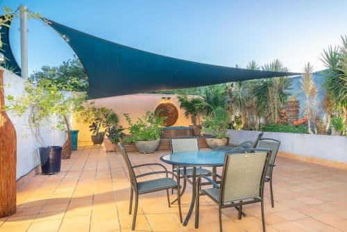 One-Bedroom Apartment with Rooftop Hot Tub