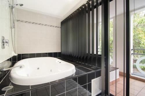 Studio with Spa Bath