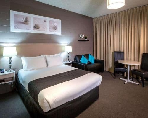 Deluxe Queen Suite
