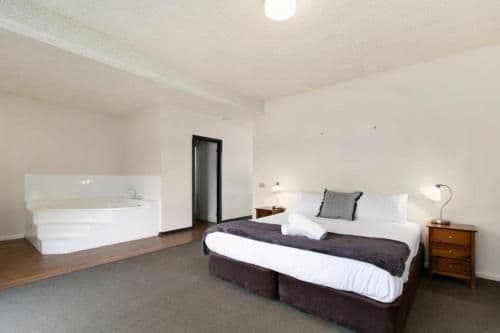 King Room with Spa Bath