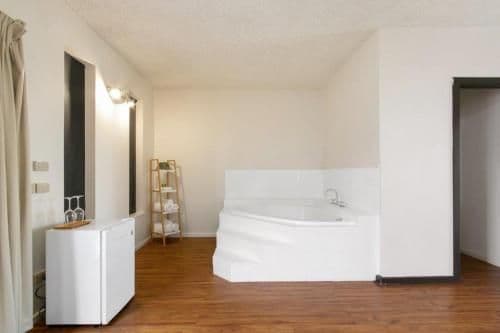King Room with Spa Bath