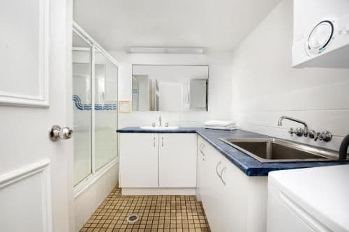 Deluxe One-Bedroom Apartment