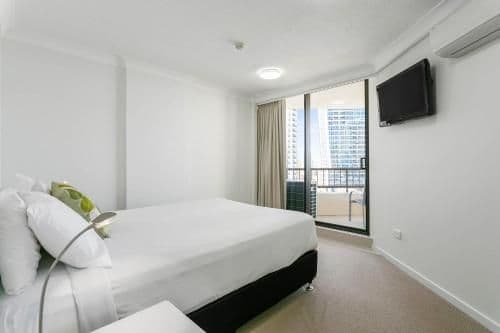 Deluxe One-Bedroom Apartment