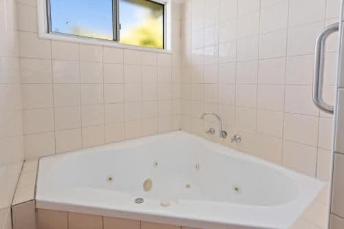 Queen Room with Spa Bath