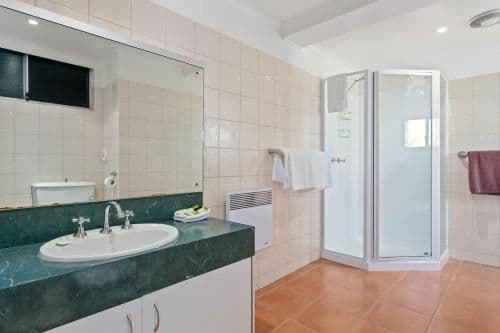 Queen Room with Spa Bath