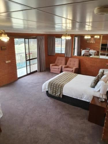 Executive Queen Room with Spa Bath