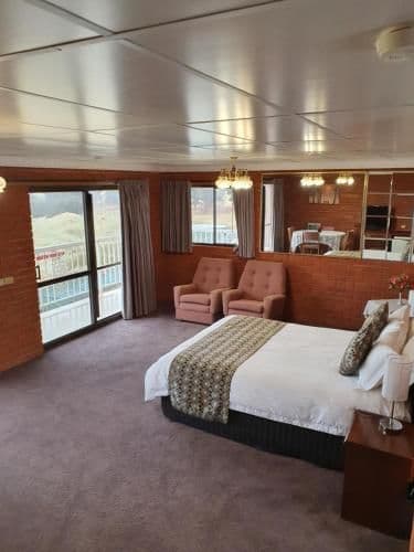 Executive Queen Room with Spa Bath