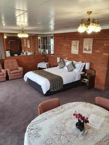 Executive Queen Room with Spa Bath