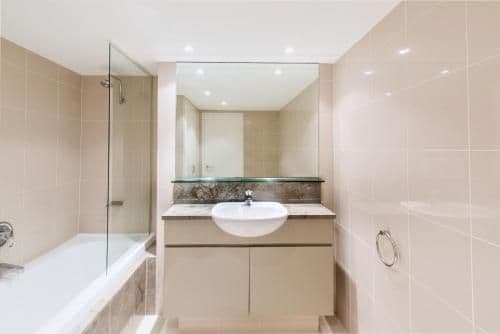 Premier One-Bedroom Apartment with Partial Harbour Views