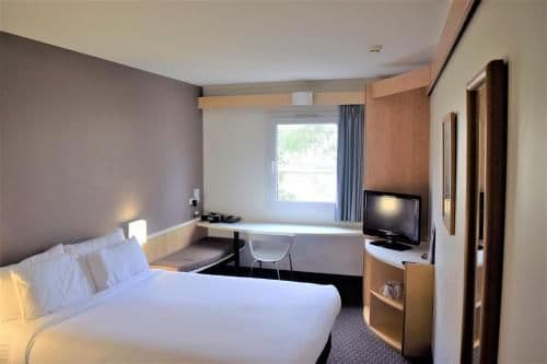 Standard Queen Room