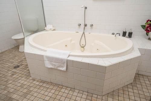 Luxury Suite with Spa Bath