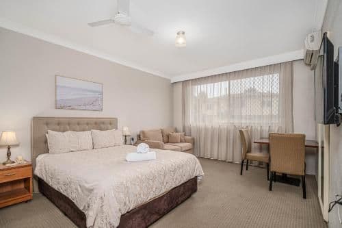 Deluxe Queen Room
