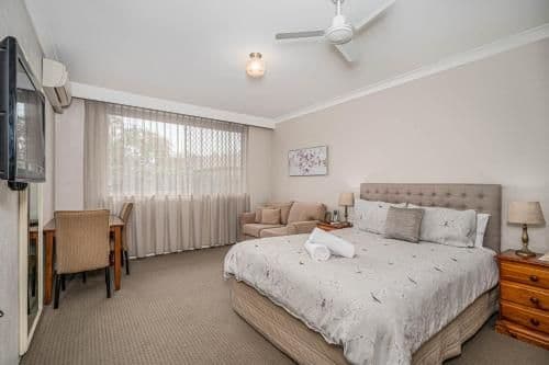 Deluxe Queen Room