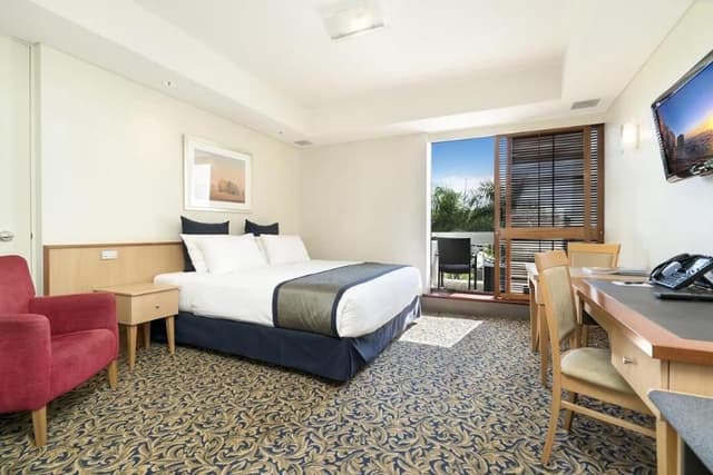 DOUBLE DELUXE KING BED