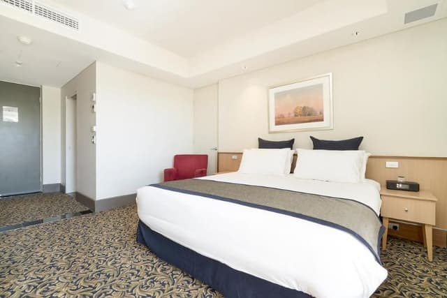 DOUBLE DELUXE KING BED