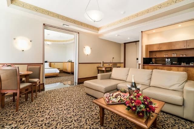 SUITE ONE BEDROOM