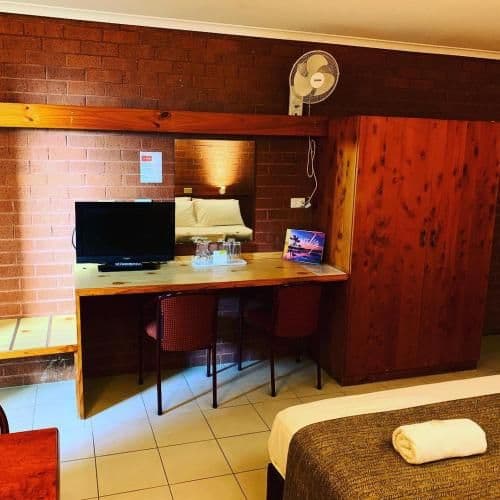 Deluxe Double or Twin Studio