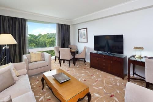 Deluxe Spa Suite- Bottle of Sparkling Wine & Complimentary Valet Parking