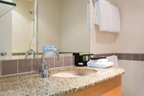 Deluxe Spa Suite- Bottle of Sparkling Wine & Complimentary Valet Parking