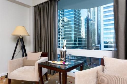 Deluxe Spa Suite- Bottle of Sparkling Wine & Complimentary Valet Parking