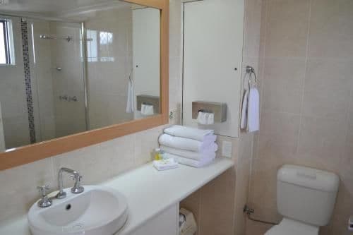 Queen Deluxe Suite