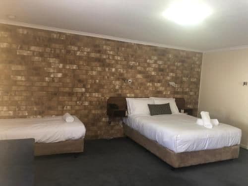 Family Room With Kitchenette - Sleeps 5