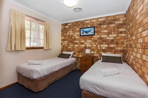 Family Room With Kitchenette - Sleeps 5