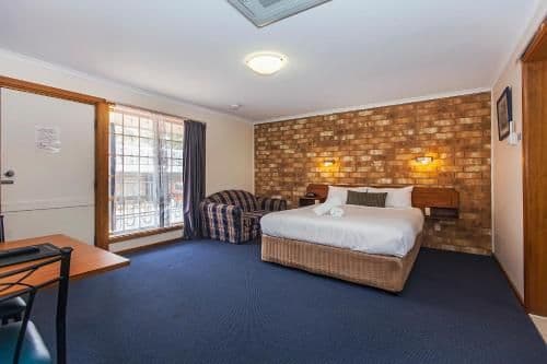 Family Room with Kitchenette - Sleeps 4