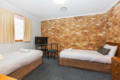 Family Room With Kitchenette - Sleeps 5