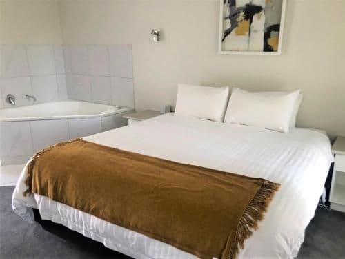 King Suite with Spa Bath