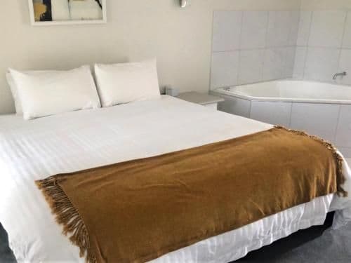 King Suite with Spa Bath