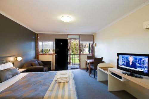 Deluxe Queen Room with Spa Bath