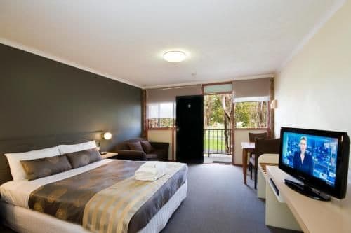 Deluxe Queen Room with Spa Bath