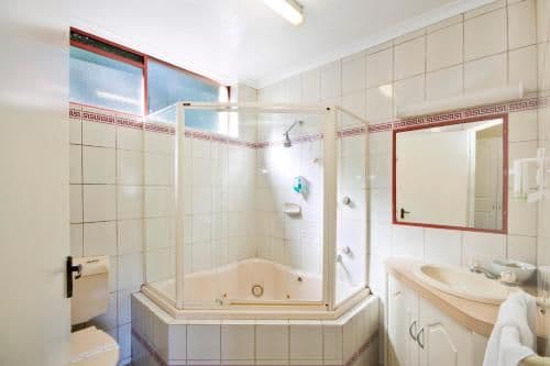 Deluxe Queen Room with Spa Bath
