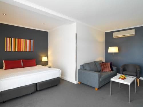 Deluxe King Suite