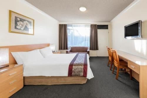 Deluxe Queen Room