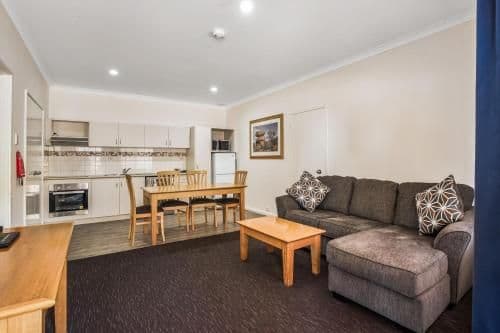 One-Bedroom Queen Apartment
