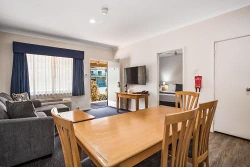 One-Bedroom Queen Apartment